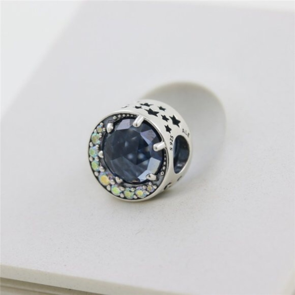 Pandora sparkling dark blue charm